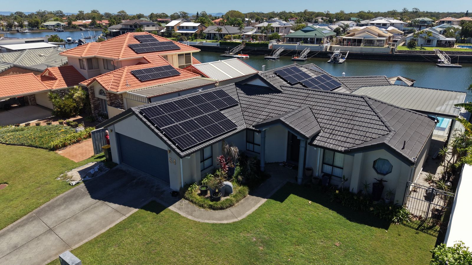 Rooftop solar installation Birtinya