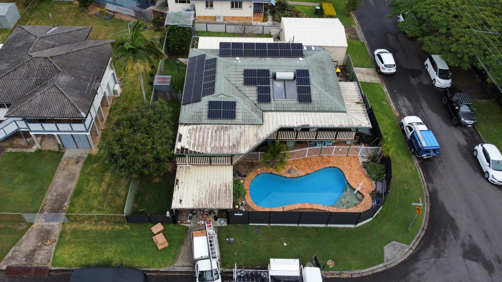 Solar panel installation - Pelican Waters residential project